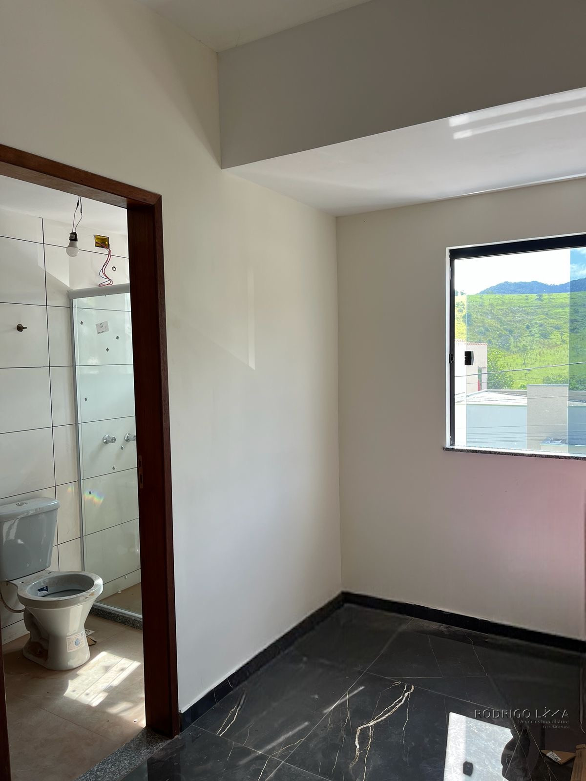 Casa com ponto comercial para venda em São Lourenço - MG.