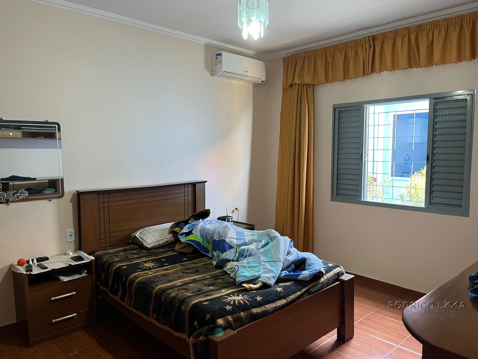 Linda casa a Venda em São Lourenço - MG.