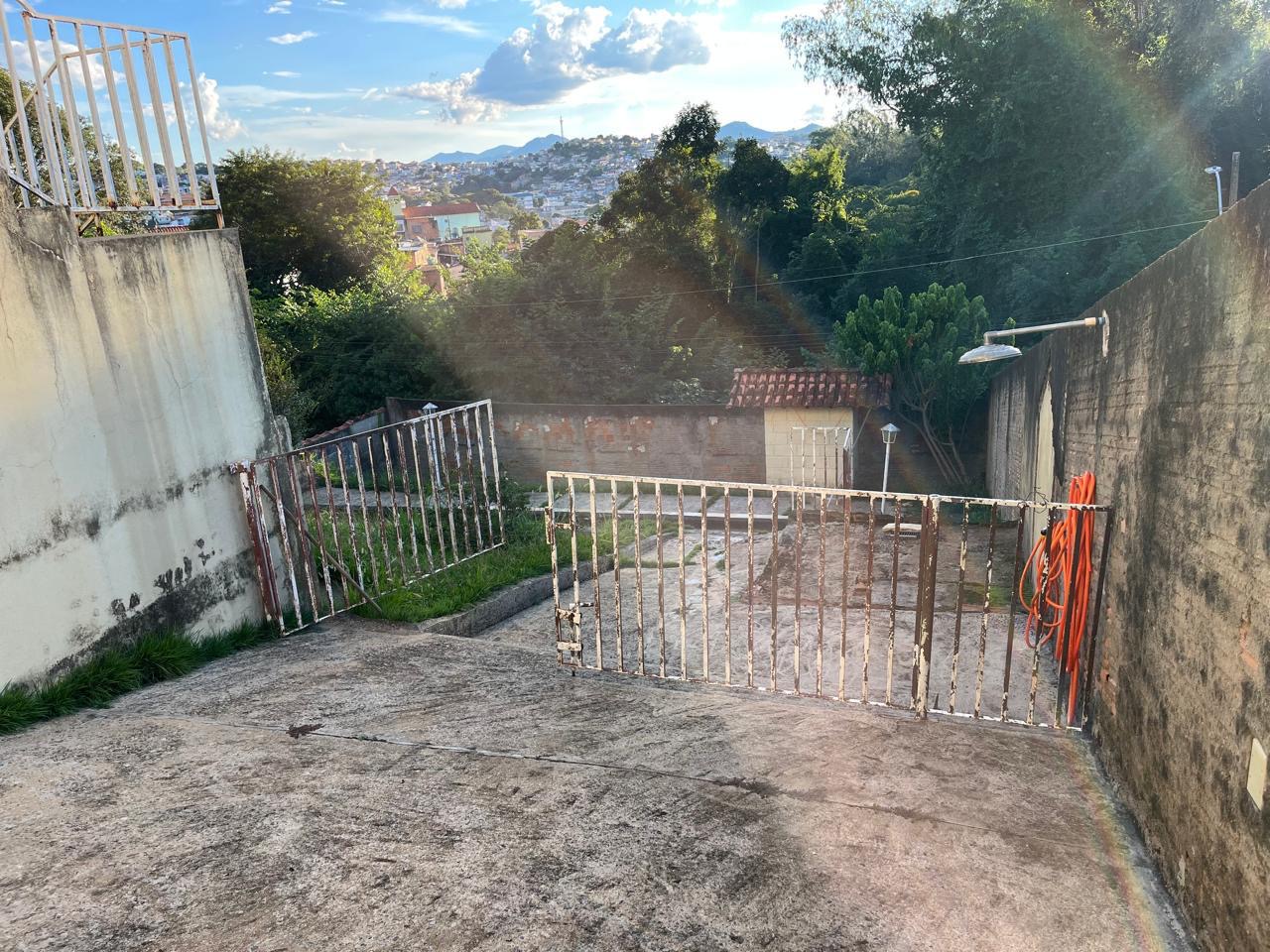 Casa para venda em São Lourenço - MG.