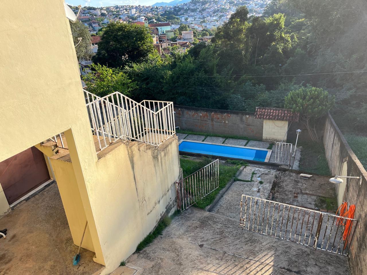 Casa para venda em São Lourenço - MG.