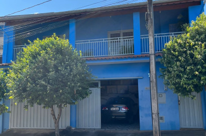 Linda casa a Venda em São Lourenço - MG.