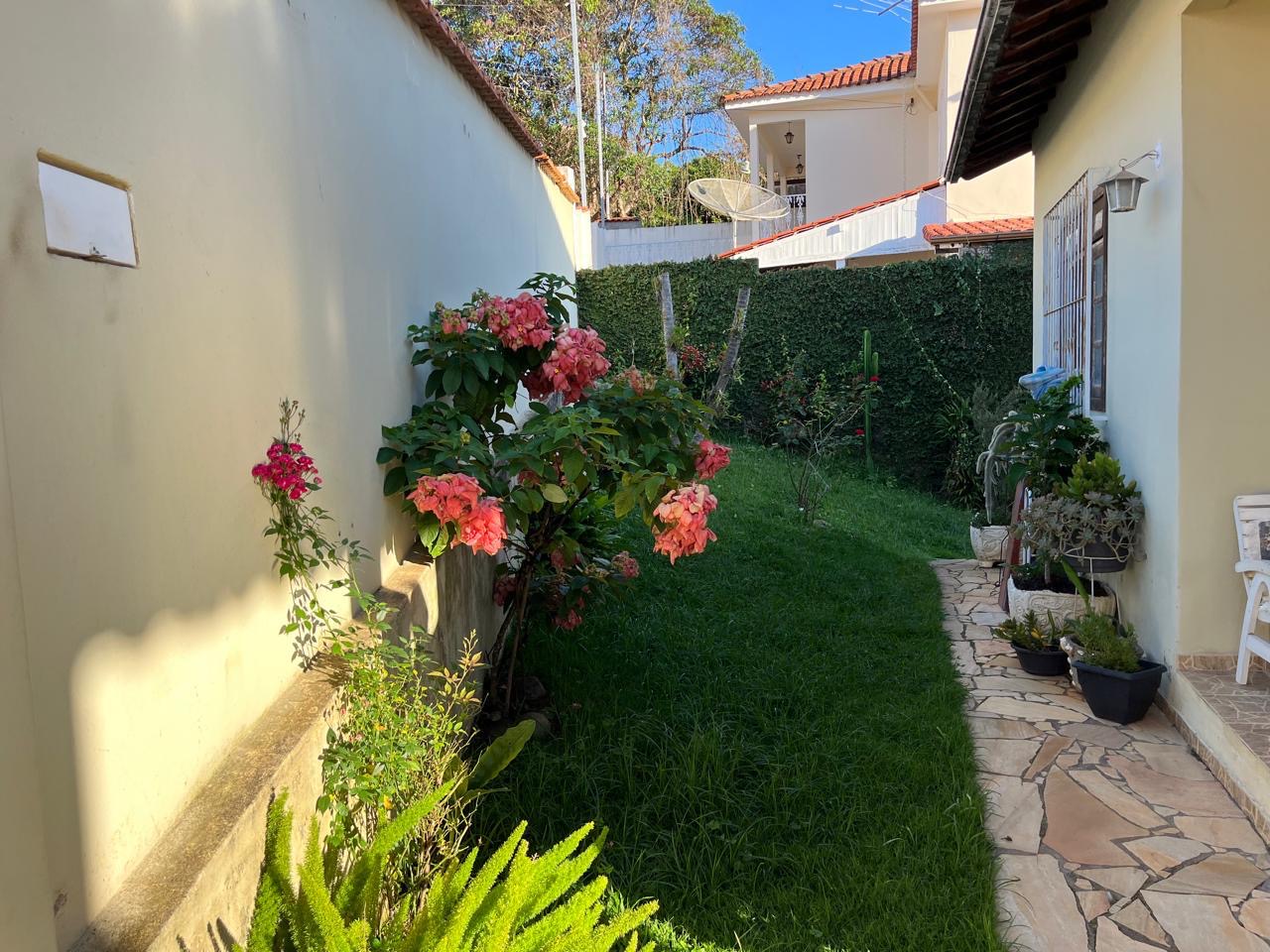 Casa para venda em São Lourenço - MG.