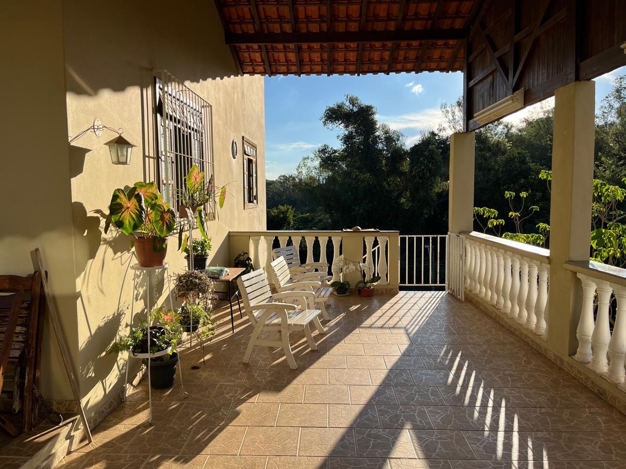 Casa para venda em São Lourenço - MG.