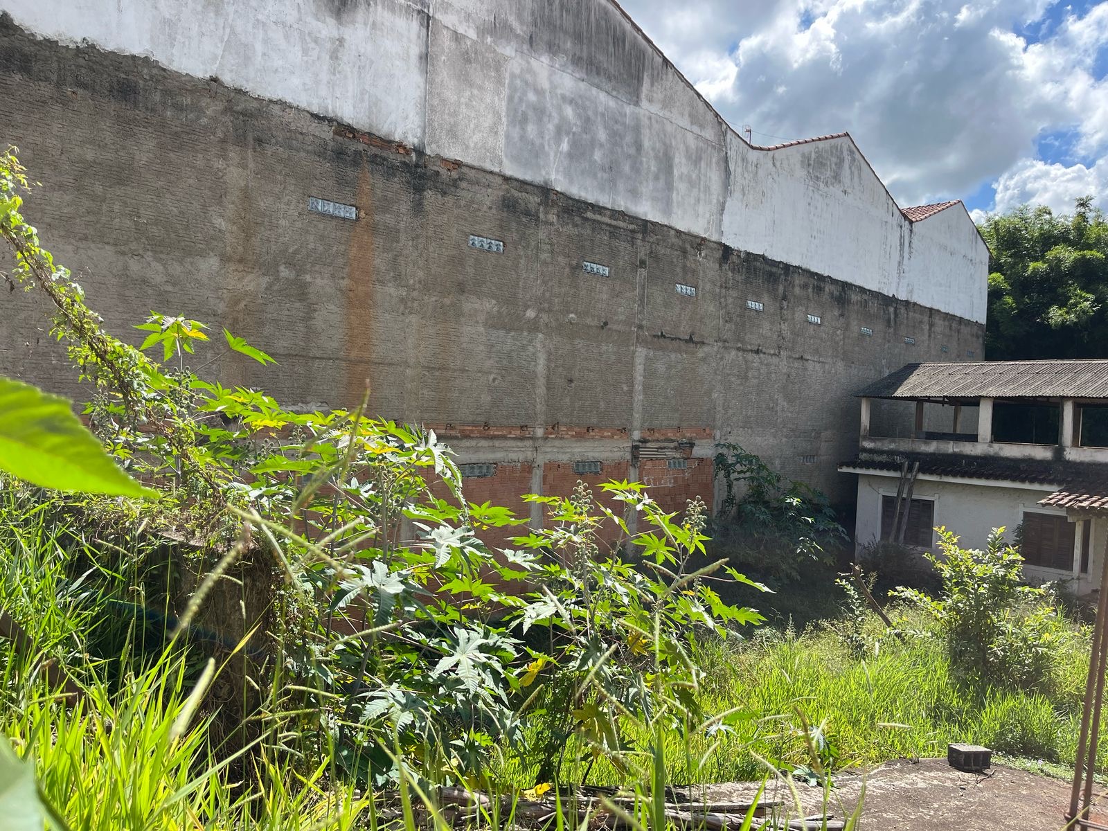 Lote comercial com ótima localização para venda em São Lourenço - MG.