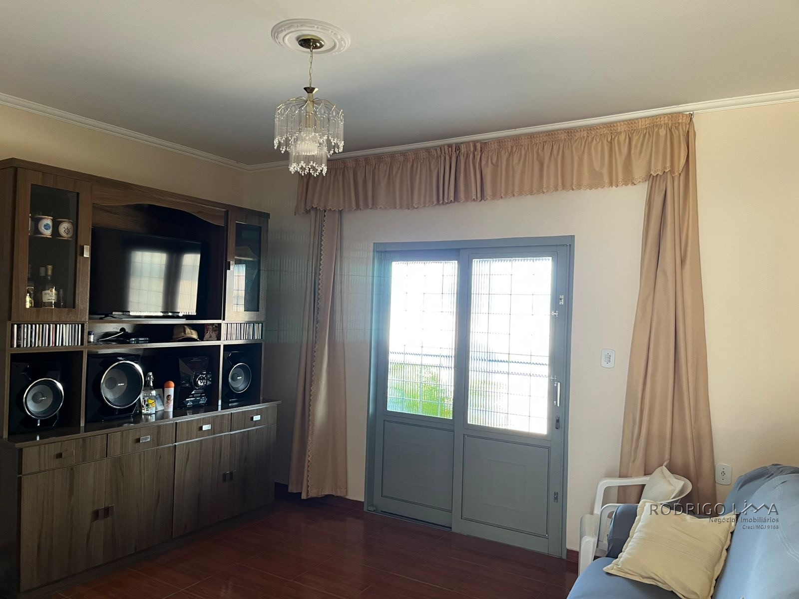 Linda casa a Venda em São Lourenço - MG.