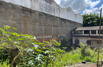 Lote comercial com ótima localização para venda em São Lourenço - MG.