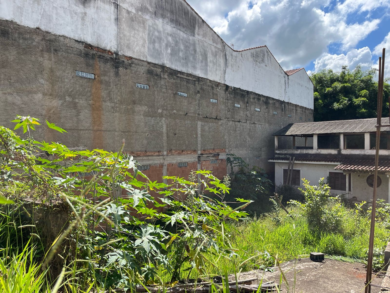 Lote comercial com ótima localização para venda em São Lourenço - MG.