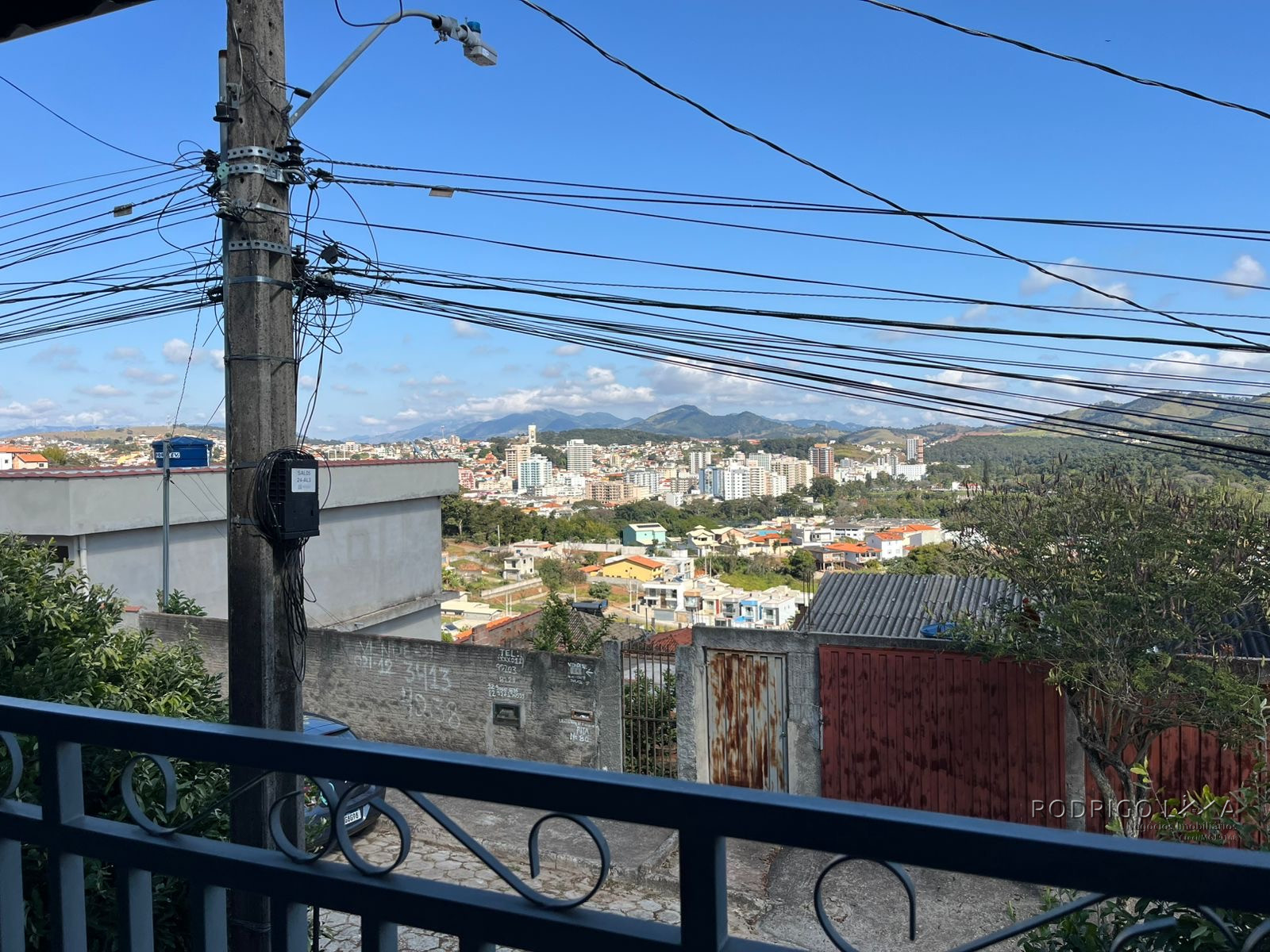 Linda casa a Venda em São Lourenço - MG.