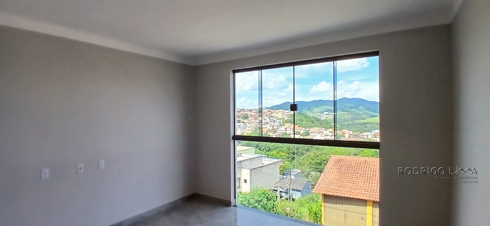 Linda casa para venda em São Lourenço - MG.