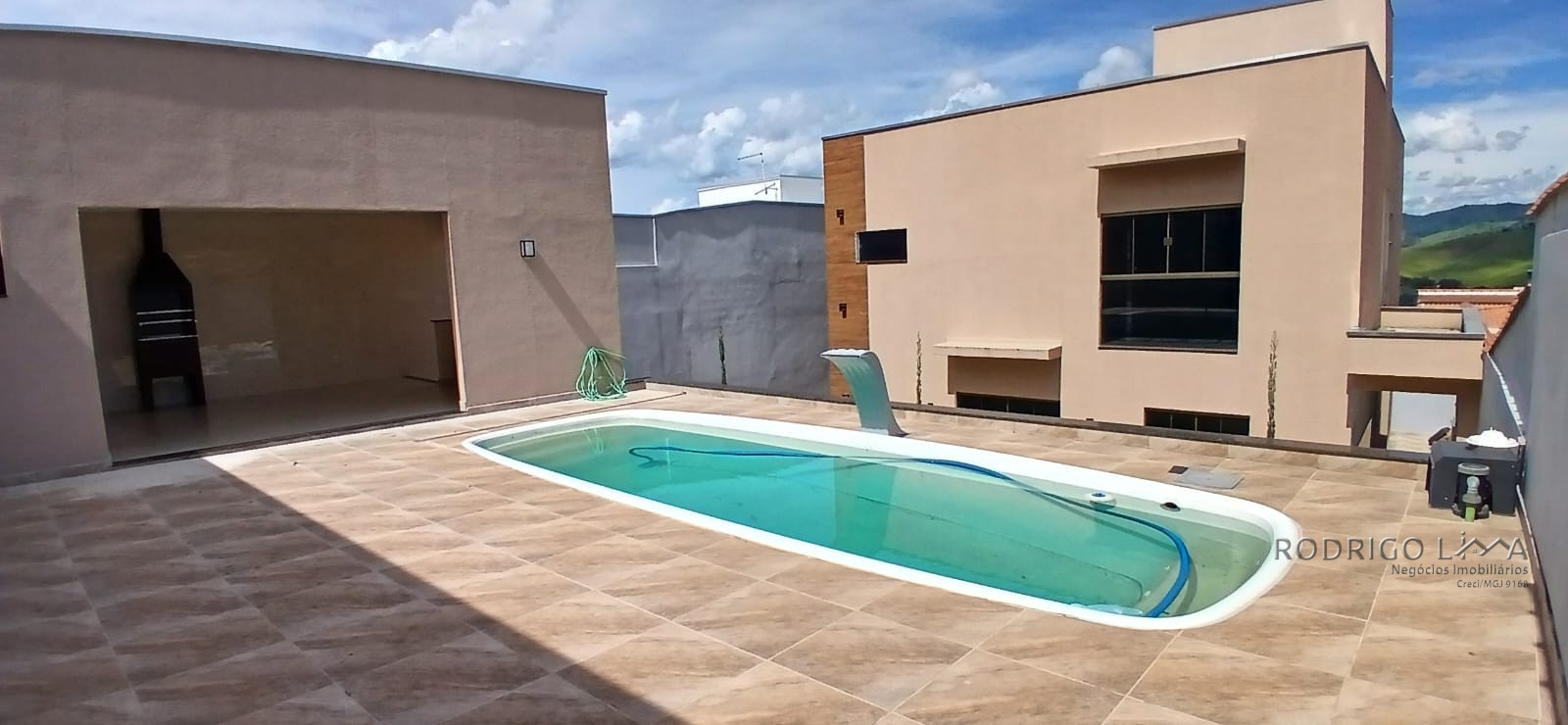 Linda casa para venda em São Lourenço - MG.
