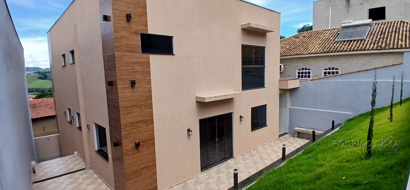 Linda casa para venda em São Lourenço - MG.