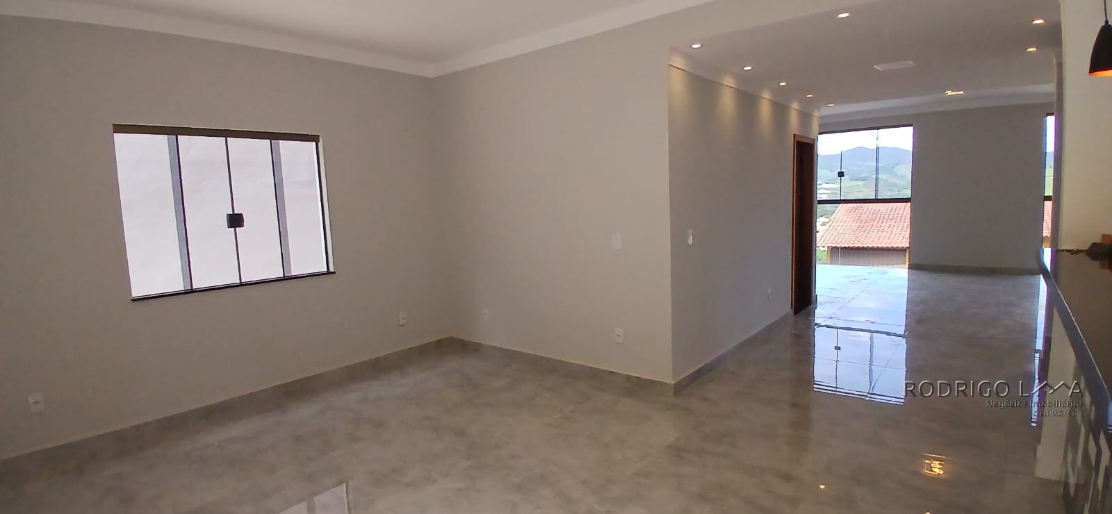 Linda casa para venda em São Lourenço - MG.