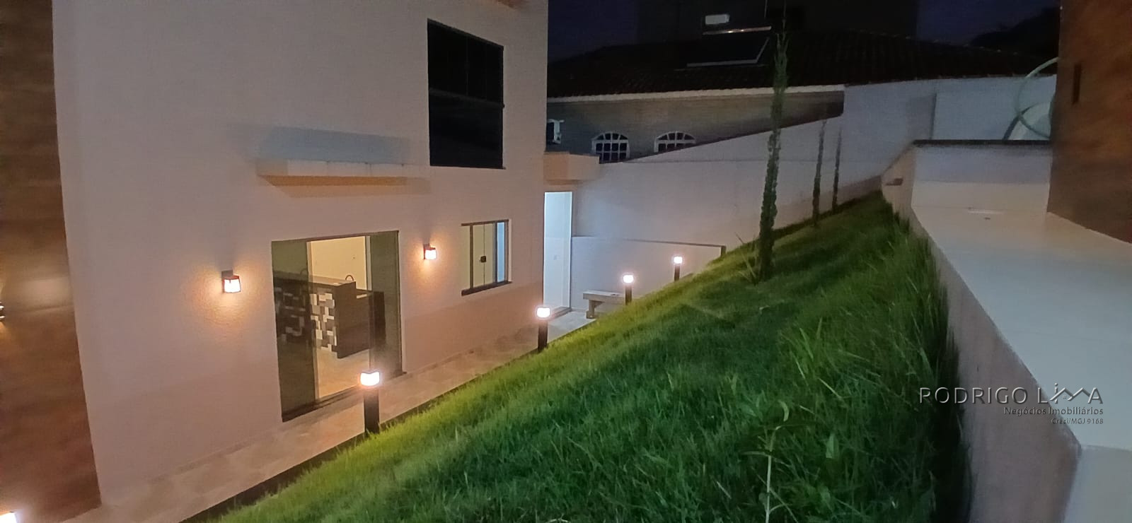 Linda casa para venda em São Lourenço - MG.