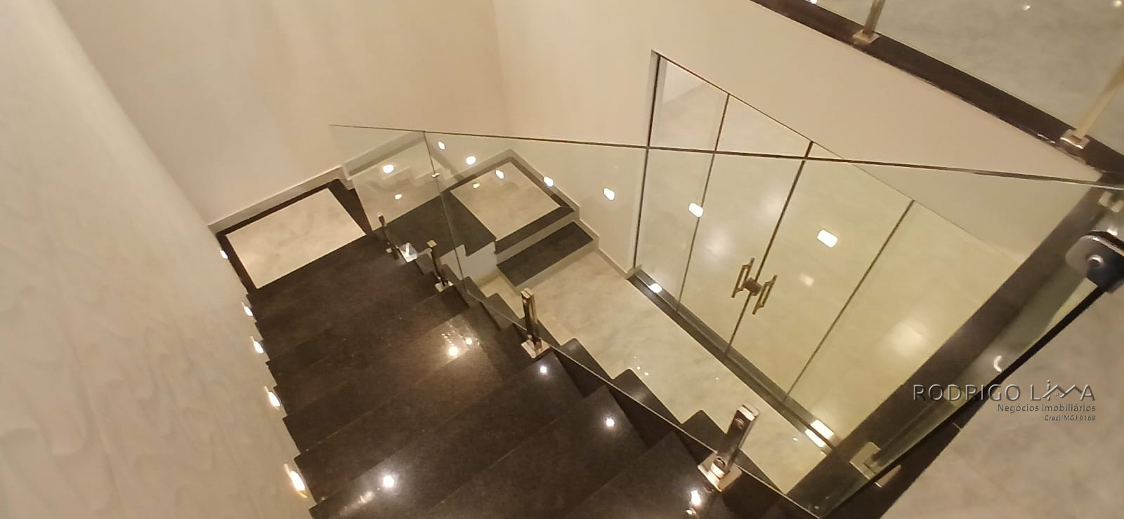 Linda casa para venda em São Lourenço - MG.