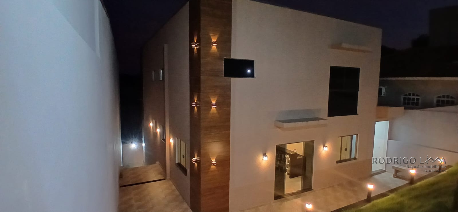 Linda casa para venda em São Lourenço - MG.