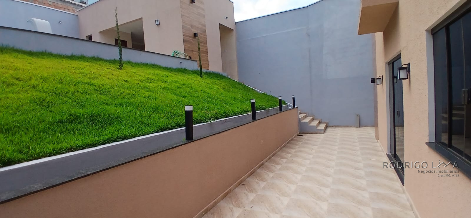 Linda casa para venda em São Lourenço - MG.