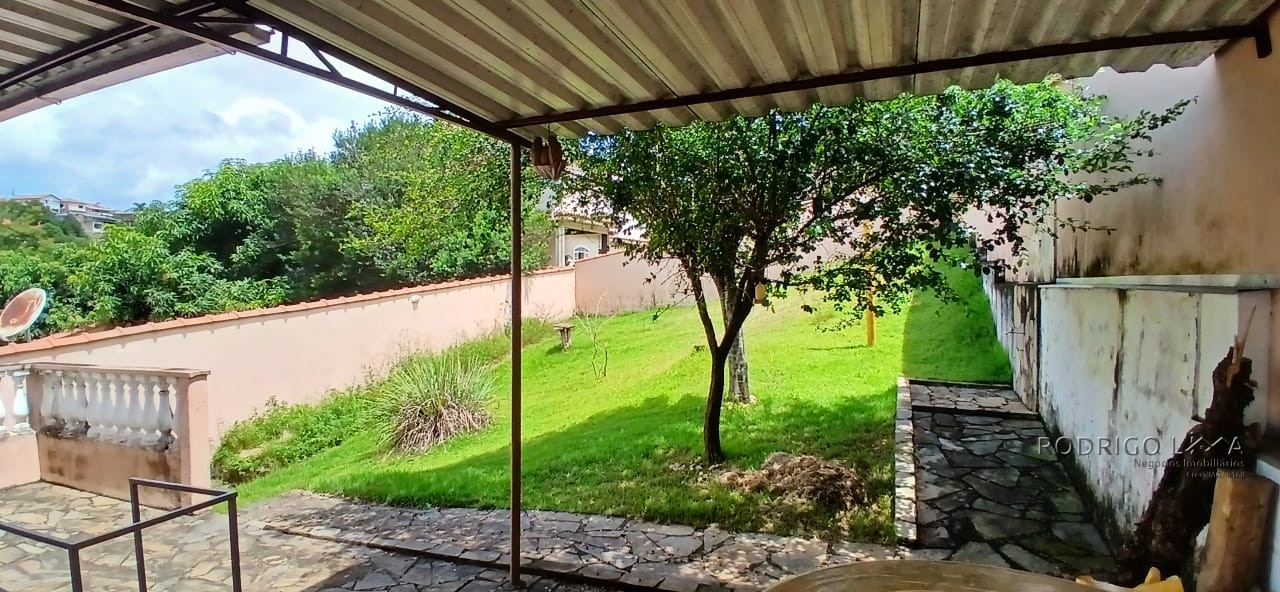Linda casa para venda em São Lourenço - MG.