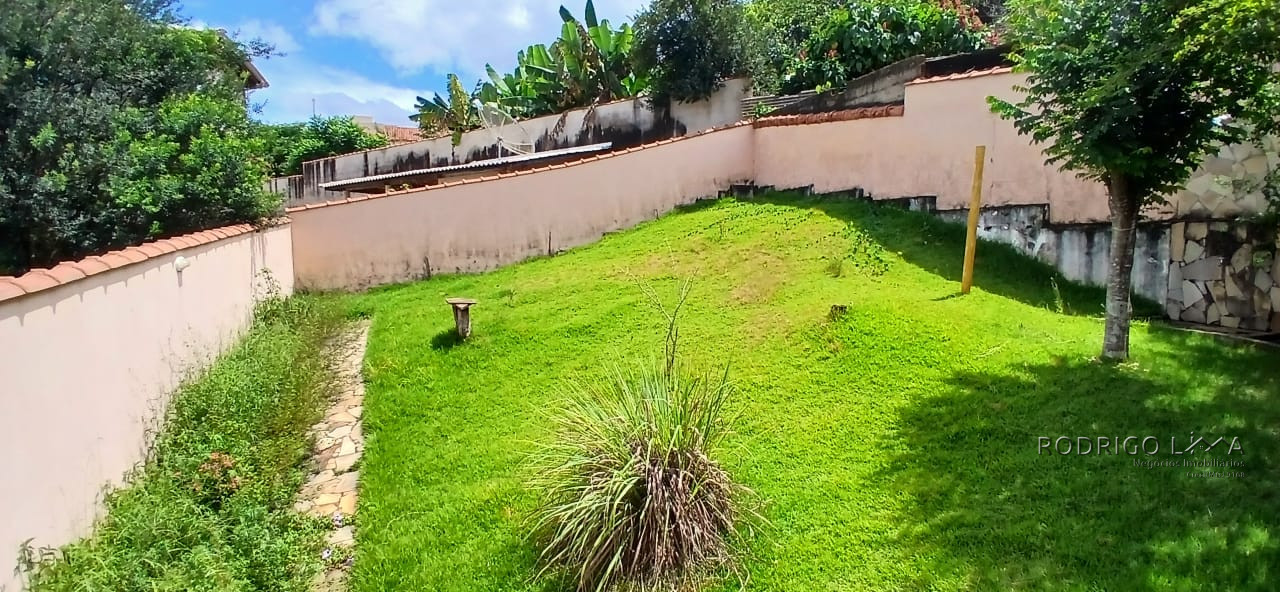 Linda casa para venda em São Lourenço - MG.