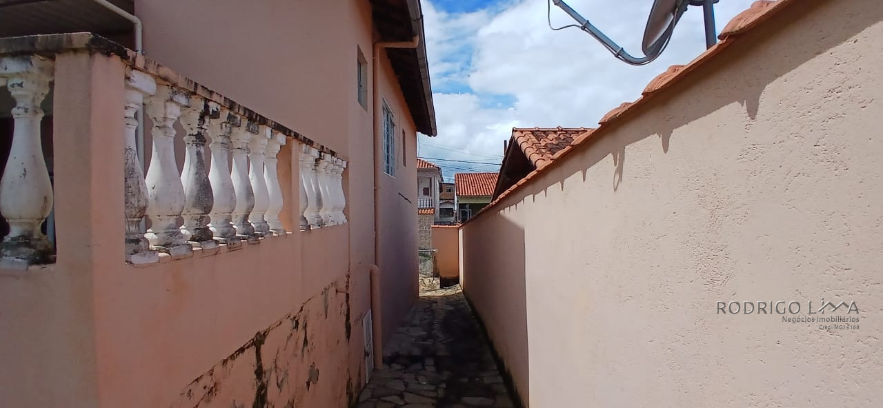 Linda casa para venda em São Lourenço - MG.