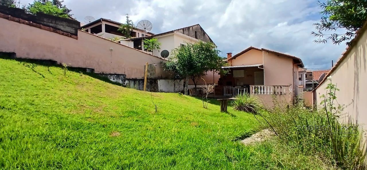 Linda casa para venda em São Lourenço - MG.