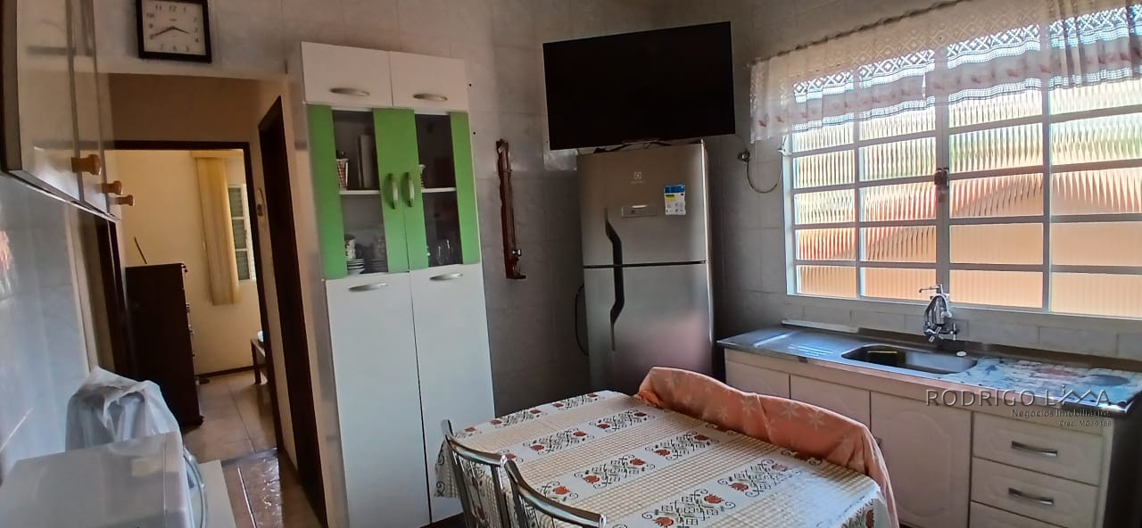 Linda casa para venda em São Lourenço - MG.