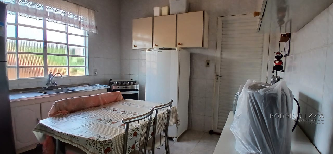 Linda casa para venda em São Lourenço - MG.