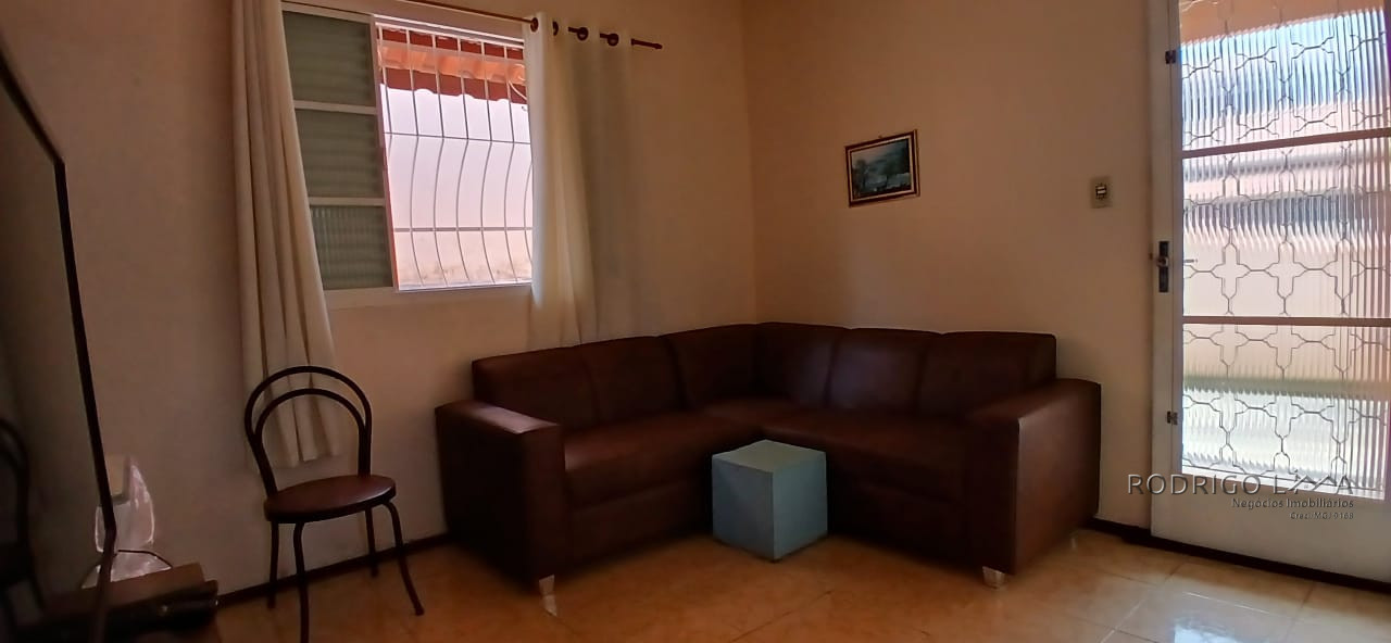 Linda casa para venda em São Lourenço - MG.