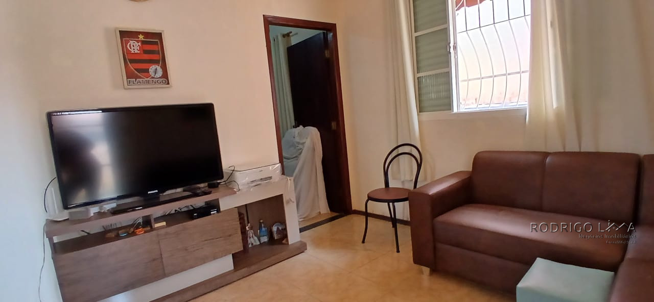 Linda casa para venda em São Lourenço - MG.