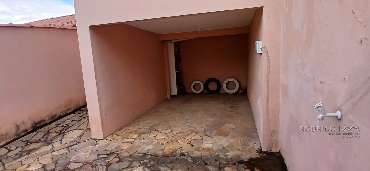 Linda casa para venda em São Lourenço - MG.