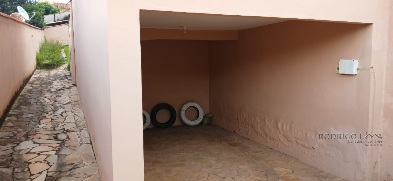 Linda casa para venda em São Lourenço - MG.