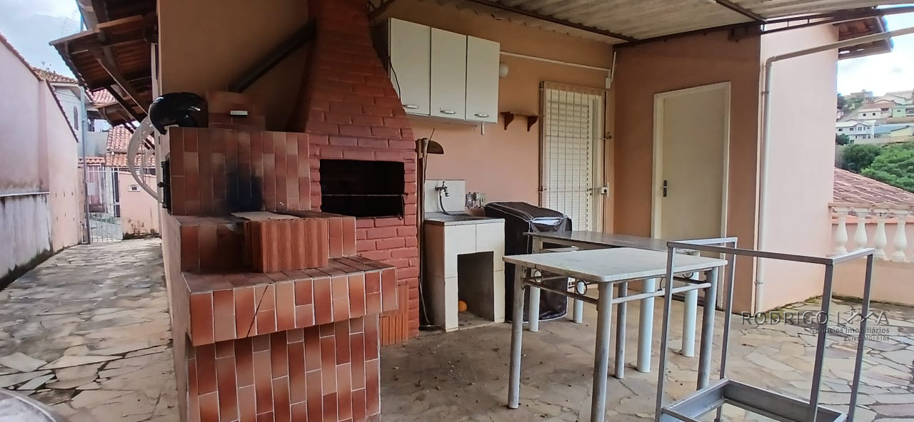 Linda casa para venda em São Lourenço - MG.