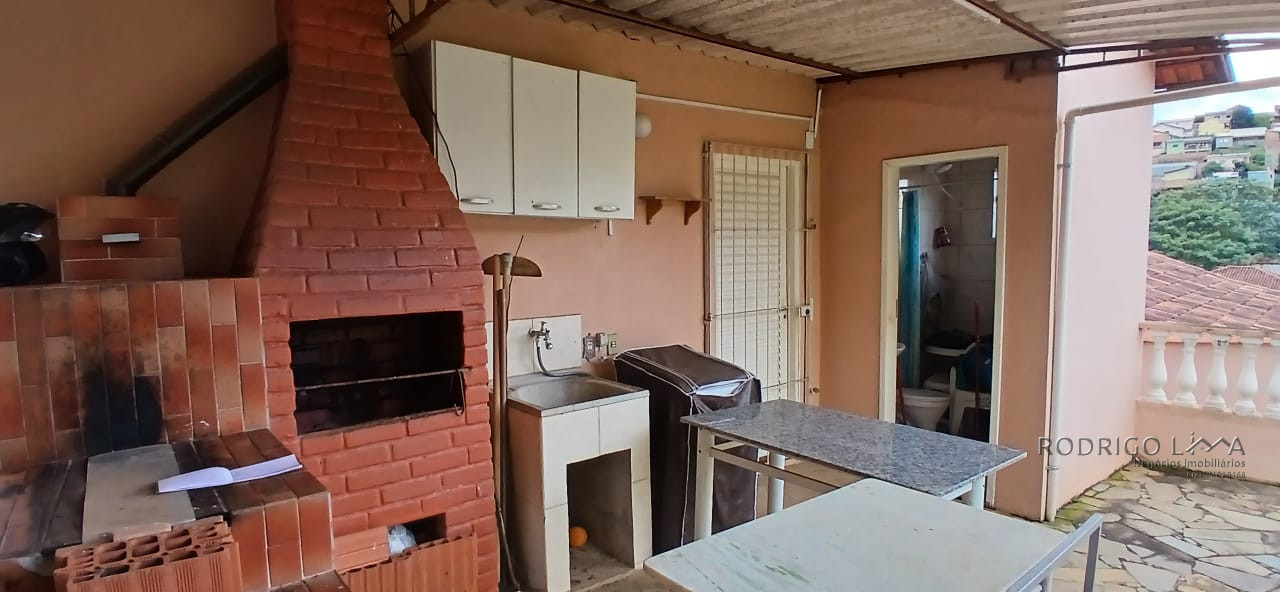 Linda casa para venda em São Lourenço - MG.