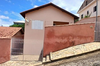 Linda casa para venda em São Lourenço - MG.