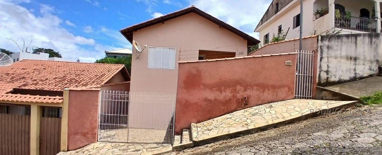 Linda casa para venda em São Lourenço - MG.