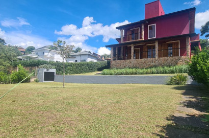 Casa de alto padrão para venda em São Lourenço - MG.