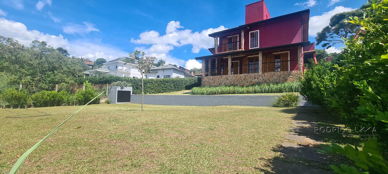 Casa de alto padrão para venda em São Lourenço - MG.