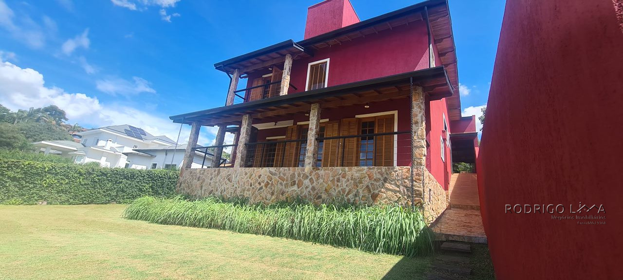 Casa de alto padrão para venda em São Lourenço - MG.