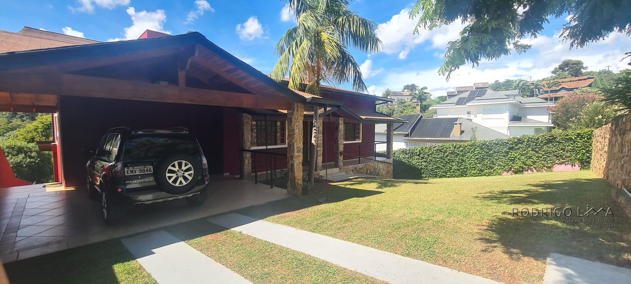 Casa de alto padrão para venda em São Lourenço - MG.