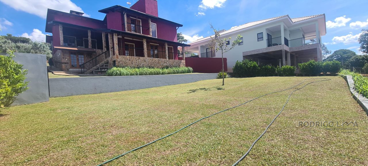 Casa de alto padrão para venda em São Lourenço - MG.