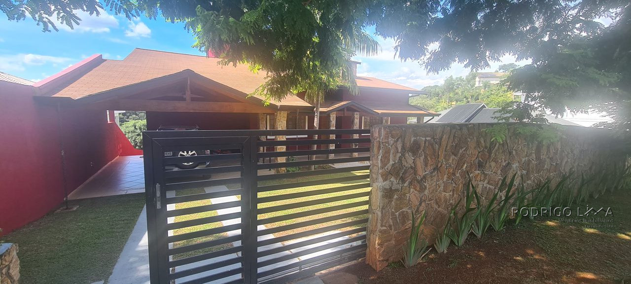 Casa de alto padrão para venda em São Lourenço - MG.