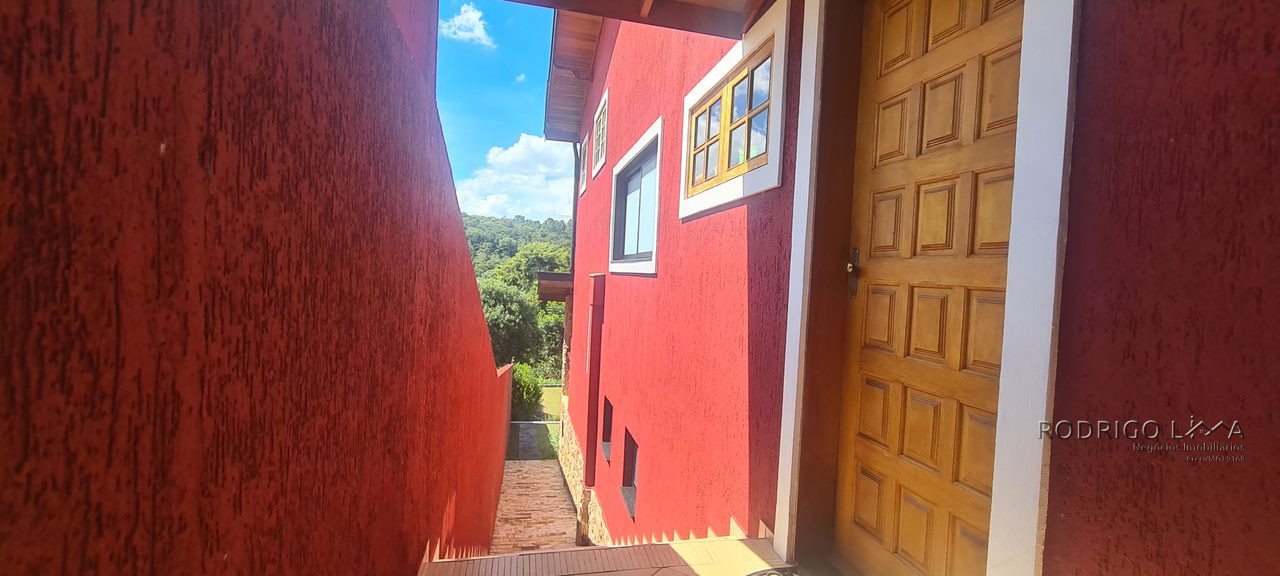 Casa de alto padrão para venda em São Lourenço - MG.