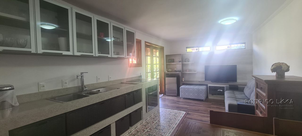 Casa de alto padrão para venda em São Lourenço - MG.