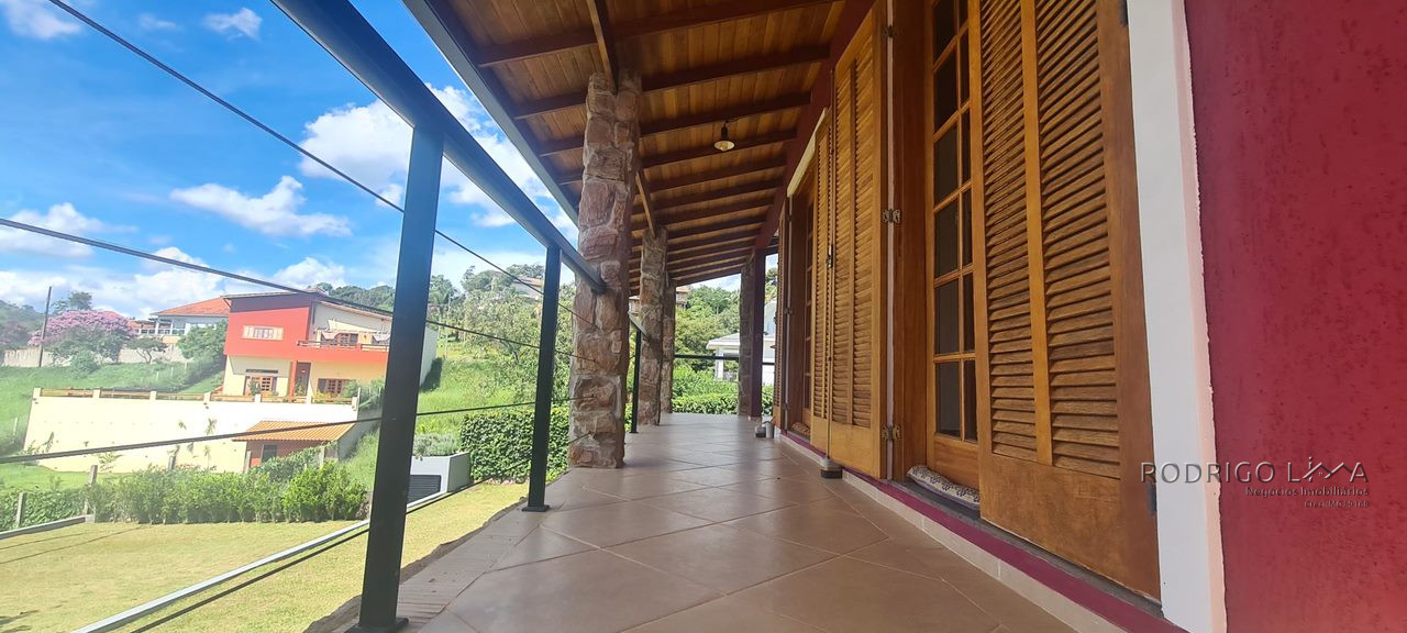 Casa de alto padrão para venda em São Lourenço - MG.