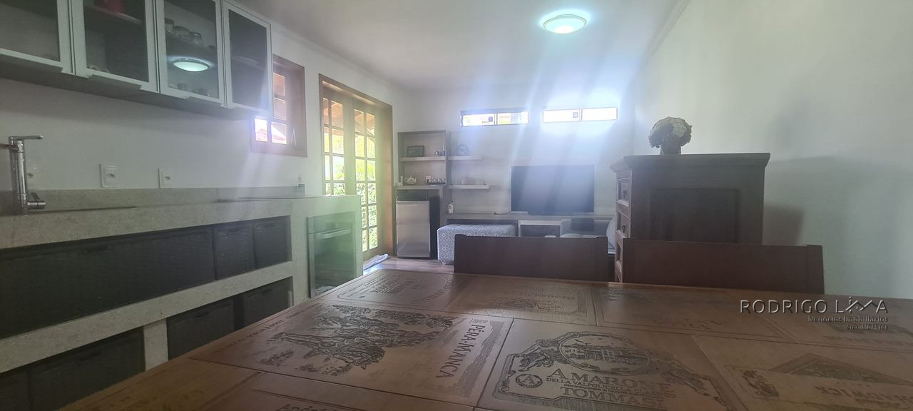 Casa de alto padrão para venda em São Lourenço - MG.