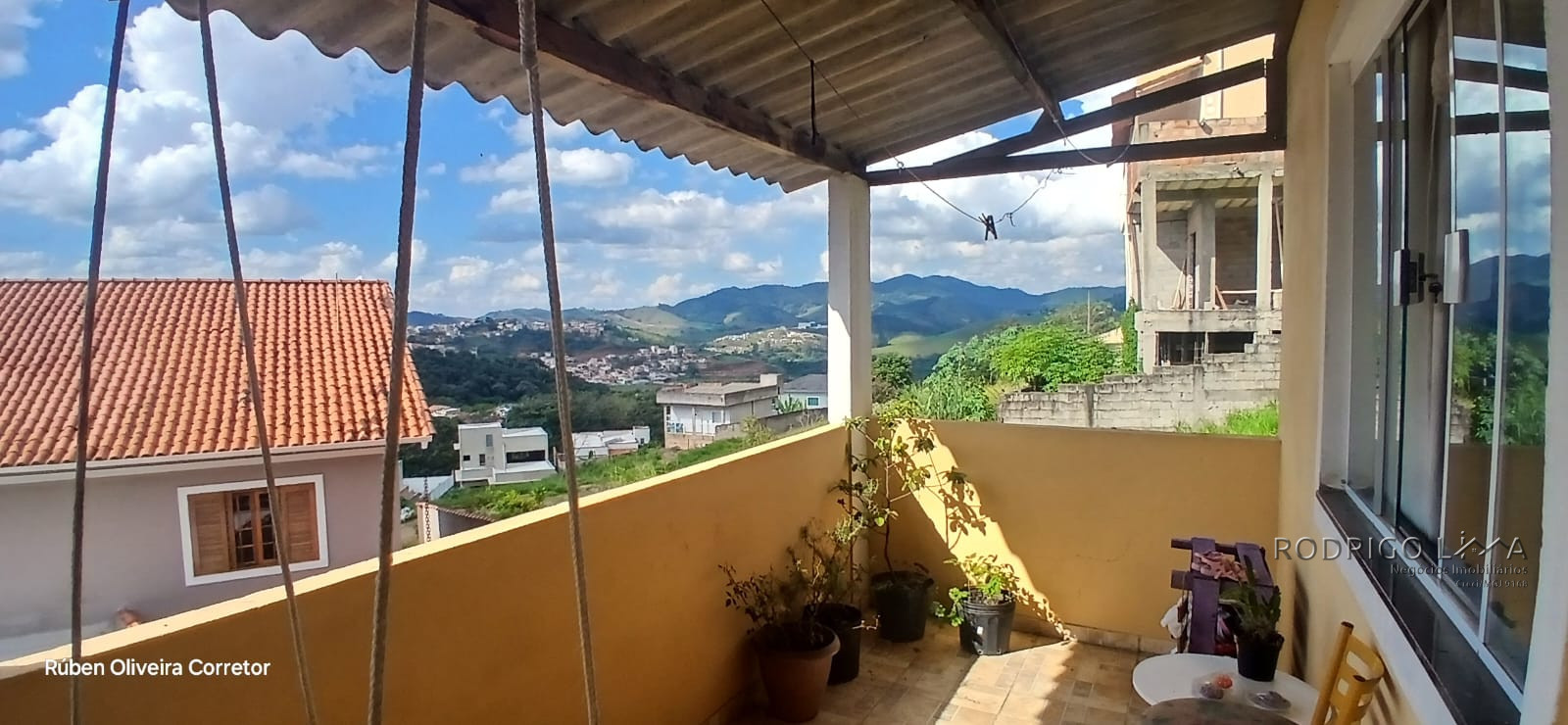 Casa para venda em São Lourenço - MG.