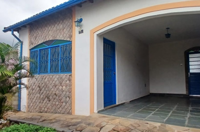 Linda casa para venda em São Lourenço - MG.