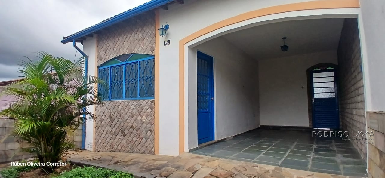 Linda casa para venda em São Lourenço - MG.