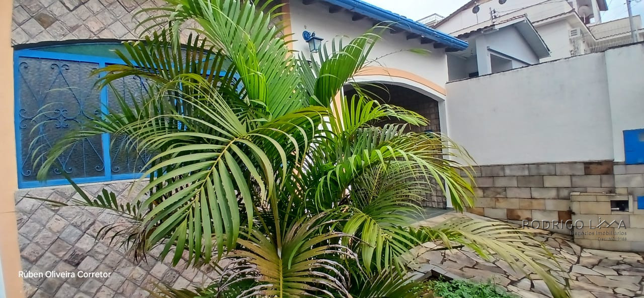 Linda casa para venda em São Lourenço - MG.