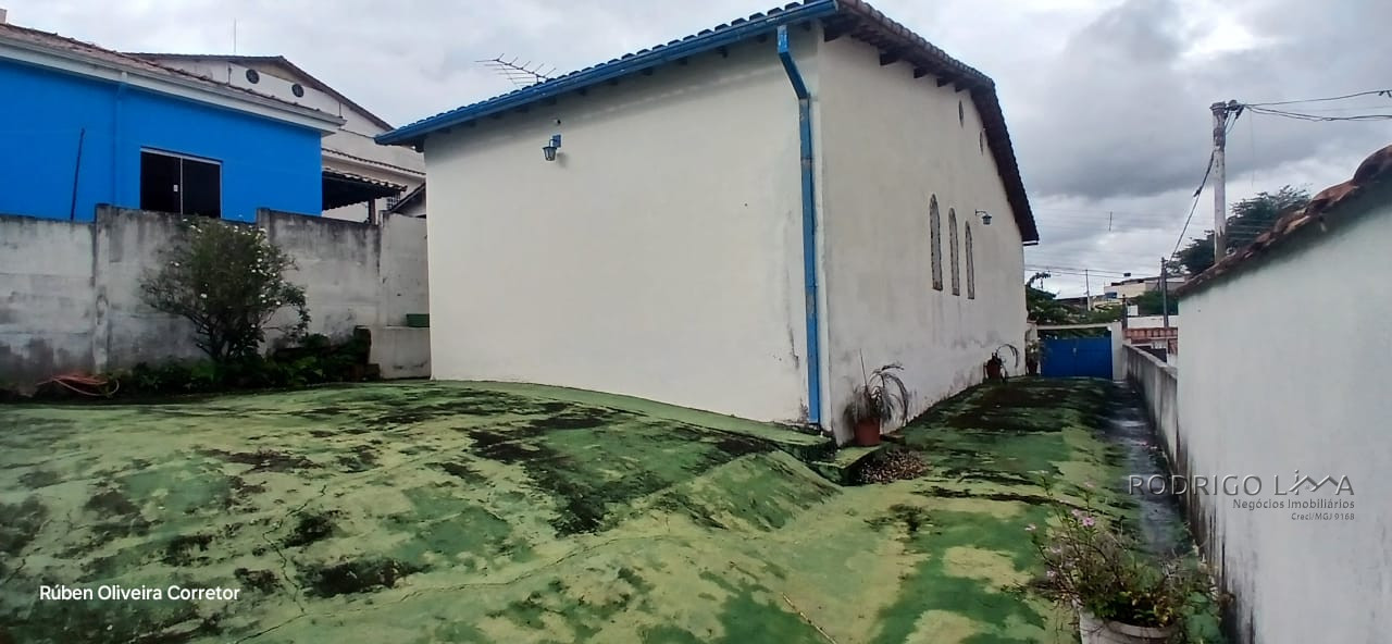 Linda casa para venda em São Lourenço - MG.