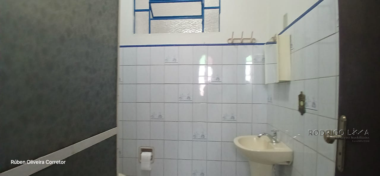 Linda casa para venda em São Lourenço - MG.